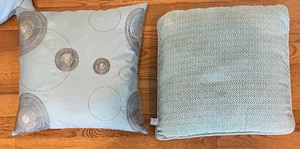 lot 55A image: Six Superb Accent Pillows