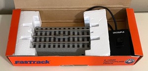 lot 95 image: Lionel Fastrack 6-12020 Uncoupling Track