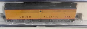 lot 127 image: Life Like FB1 Locomotive and FA1 Locomotive N Scale Model Train Cars