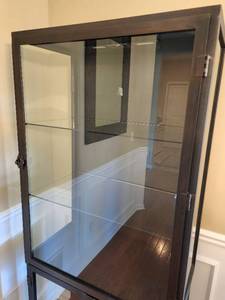 lot 26 image: Fabulous Glass Shelved Display Cabinet