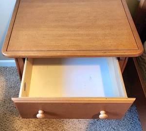 lot 80 image: Ragazzi Night Stand