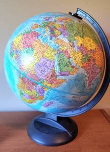 lot 83 image: Globemaster Globe and Fun Lava Lamp