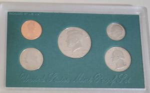 lot 116 image: 1996 United States Mint Proof Set with Certificate of Authenticity