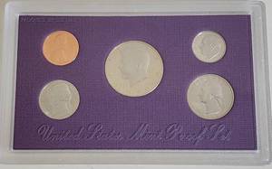 lot 122 image: 1990 United States Mint Proof Set with Certificate of Authenticity