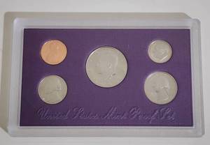 lot 123 image: 1991 United States Mint Proof Set with Certificate of Authenticity