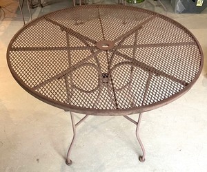 lot 101 image: Metal Mesh Top Patio Table