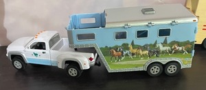lot 142 image: Horses, Animals, Truck, Trailers and Pet Clinic