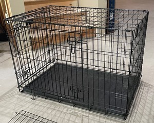 lot 156 image: Metal Dog Kennel with Removable Divider