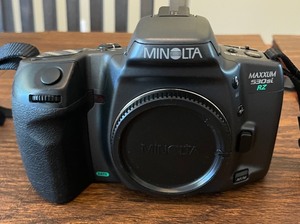 lot 159 image: Minolta Maxxum 530si RZ Camera, 2 Quantaray Lenses, Camera Bag and More