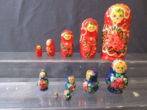lot 26 image: Nesting Doll Set