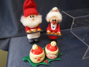 lot 29 image: Swedish Figures, Salt & Pepper