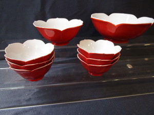 lot 35 image: Lotus Rice Bowls