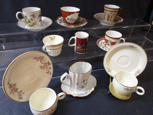lot 39 image: Tea Cups
