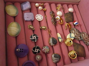 lot 70 image: Earrings & Rings