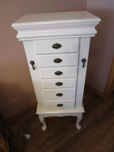 lot 81 image: Jewelry Armoire