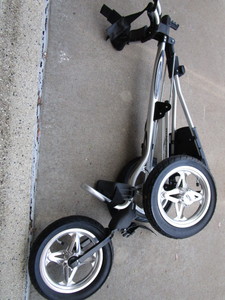 lot 128 image: Bag Boy Golf Cart