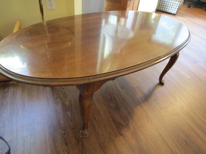 lot 8 image: Oval Coffee Table
