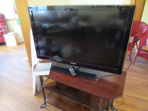 lot 18 image: Samsung 40 Television & Table