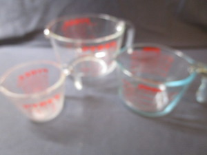 lot 172 image: Pyrex Measuring Cups