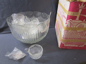 lot 174 image: Punch Bowl Set