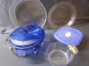lot 190 image: Pyrex Tray, Cookware