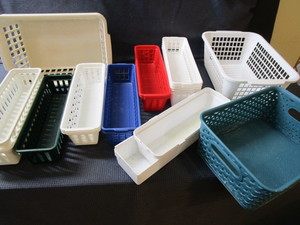 lot 200 image: Drawer Organizers