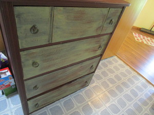 lot 209 image: Vintage Dresser