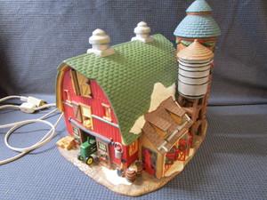 lot 210 image: Lighted Barn & Silo