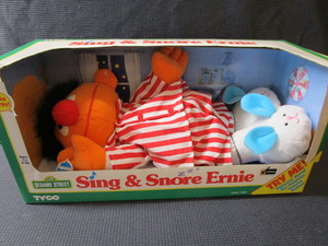 lot 212 image: Sing & Snore Ernie