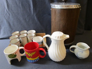 lot 214 image: Coffee Maker, Carafe, Cups