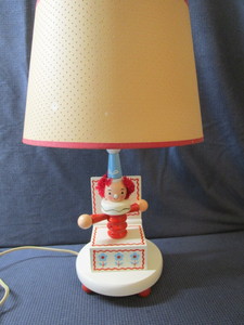lot 216 image: Childs Lamp