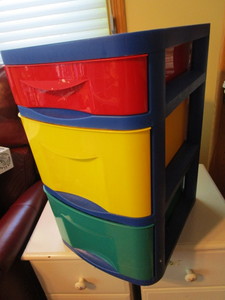 lot 229 image: Plastic 3-Drawer Cabinet
