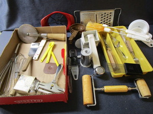lot 242 image: Kitchen Utensils