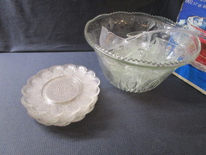lot 245 image: Indiana Glass Punch Set, Plates