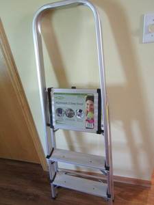 lot 251 image: Aluminum Folding Step Stool