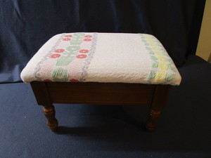lot 255 image: Foot Stool