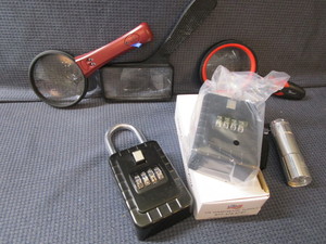 lot 288 image: Lock Boxes, LED Light, Magnifying Lens