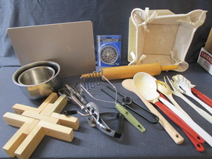 lot 297 image: Kitchen Utensils