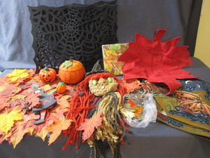 lot 299 image: Halloween Decorations