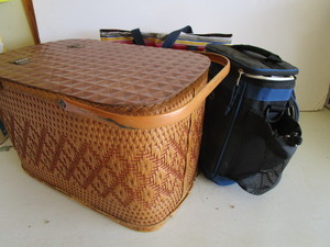 lot 306 image: Picnic Basket, Totes