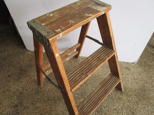 lot 311 image: Wooden Step Stool