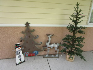 lot 327 image: Tree, Reindeer, Joy Sign
