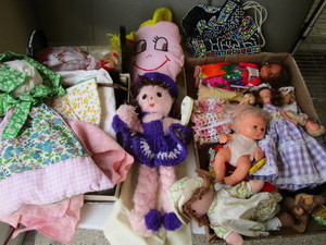 lot 339 image: Dolls & Doll Clothes