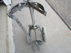 lot 353 image: Bag Boy Golf Cart