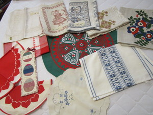 lot 380 image: Fancy Table Linens