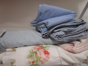 lot 370 image: Sheets - Twin