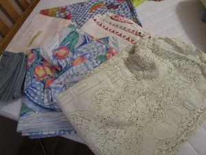lot 386 image: Tablecloths