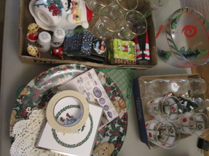 lot 412 image: Christmas with Vintage Lefton