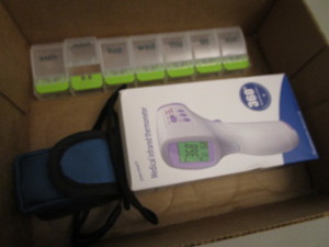 lot 418 image: Thermometer, Oximeter