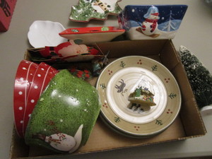 lot 419 image: Christmas Dishes, Bowls